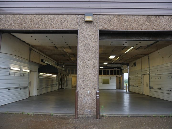 Commercial Shop 98th